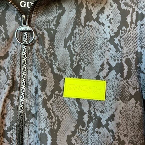 GUESS Women’s Gray Snakeskin Windbreaker Size Small - Picture 4 of 11